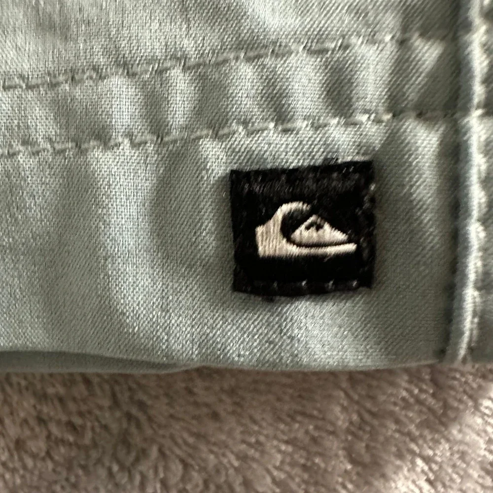 Quiksilver Amphibian Shorts Mens 36 Sage Green Hybrid Boardshorts Walkshorts 9in
